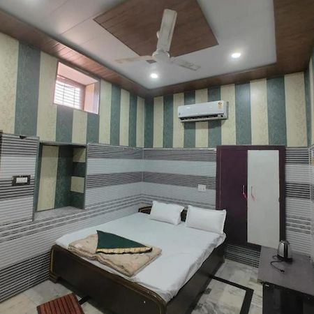 Bhagat Ji Guest House Ayodhya Bagian luar foto