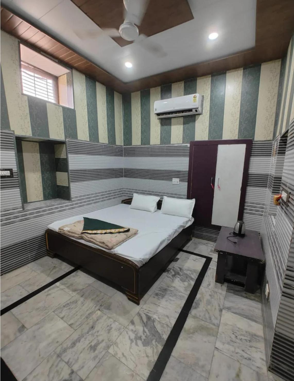 Bhagat Ji Guest House Ayodhya Bagian luar foto